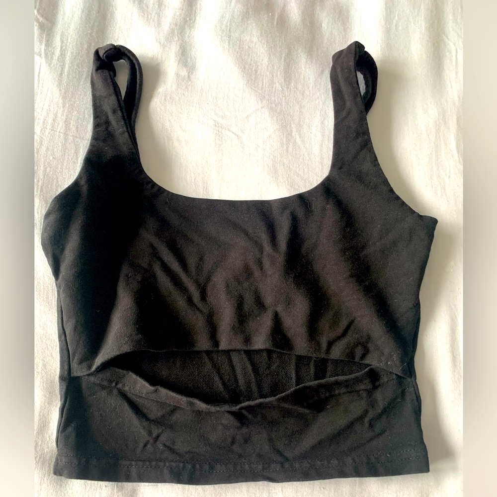 Adika yoga bra with cut out